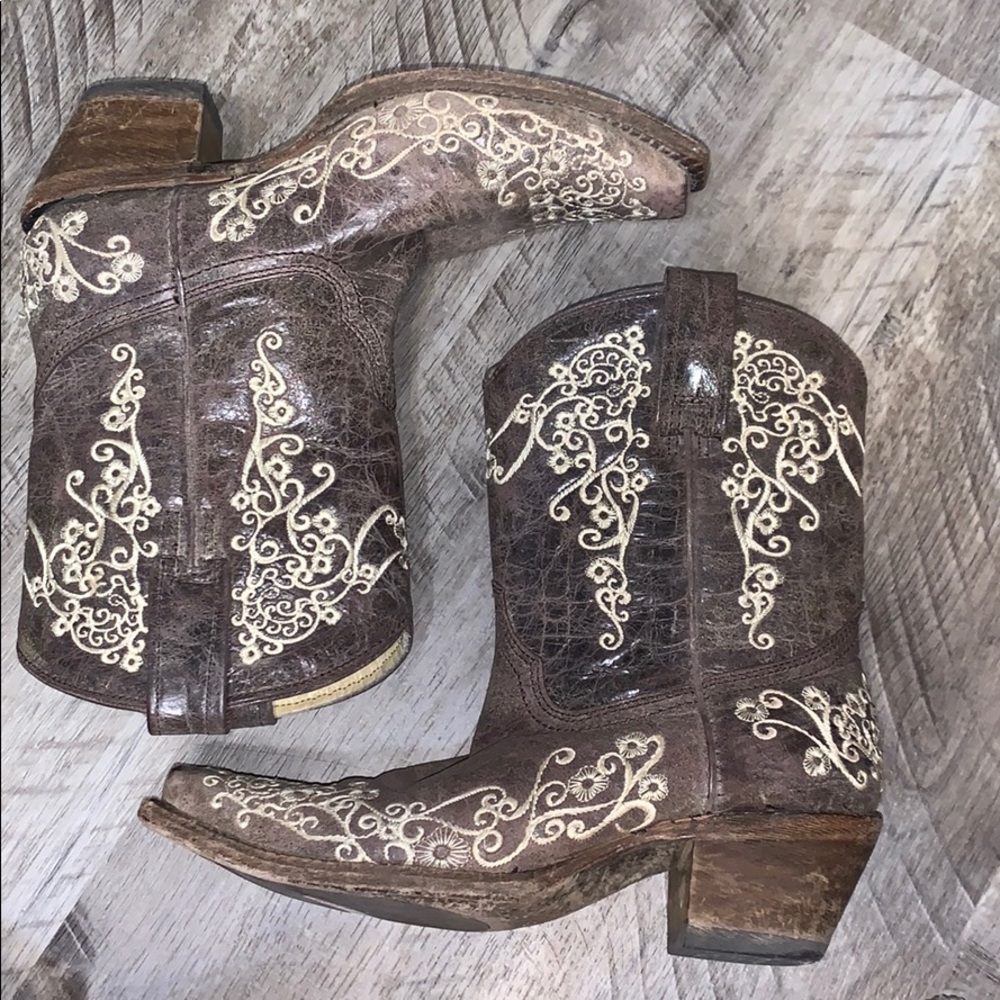 Snip Toe Corral boots. Only worn a few times